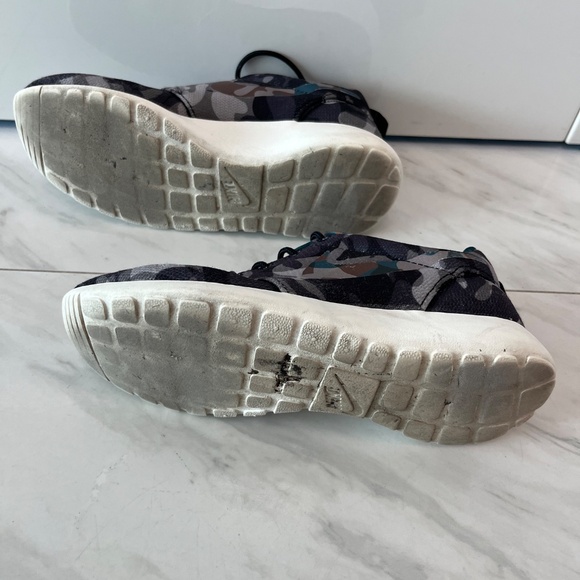 Nike Roshe One Camo Sneakers Multicolor – Size 7 Women - Picture 6 of 8